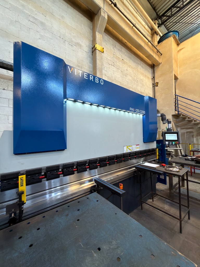 Dobradora hidráulica Viterbo PHV-125/3200 Dobradora hidráulica Viterbo PHV-125/3200 para conformação de chapas metálicas na SteelForte Sorocaba