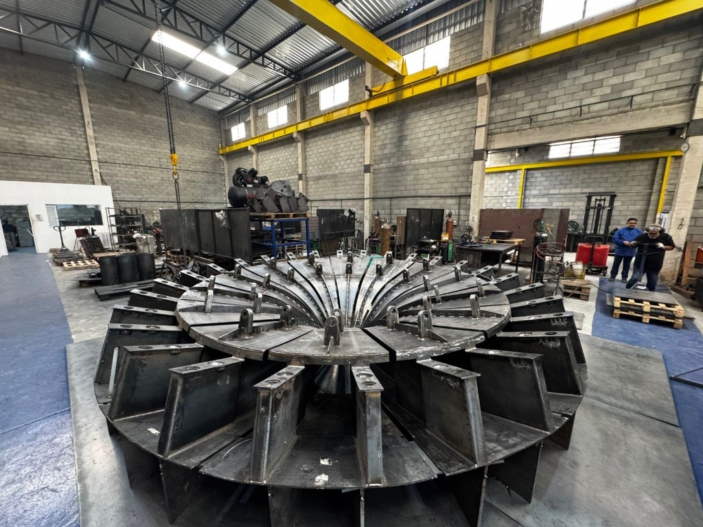 Fabricação de estrutura circular de grande porte Fabricação de estrutura circular de grande porte em caldeiraria industrial da SteelForte em Sorocaba
